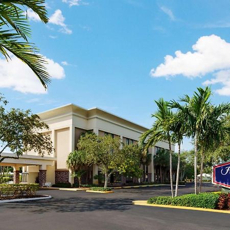 Hampton Inn Ft. Lauderdale-Cypress Creek Форт-Лодердейл Экстерьер фото