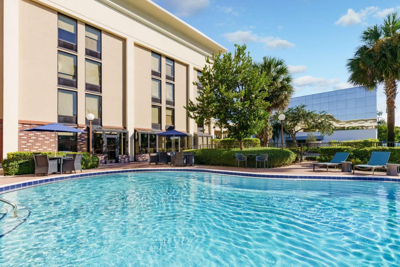 Hampton Inn Ft. Lauderdale-Cypress Creek Форт-Лодердейл Экстерьер фото