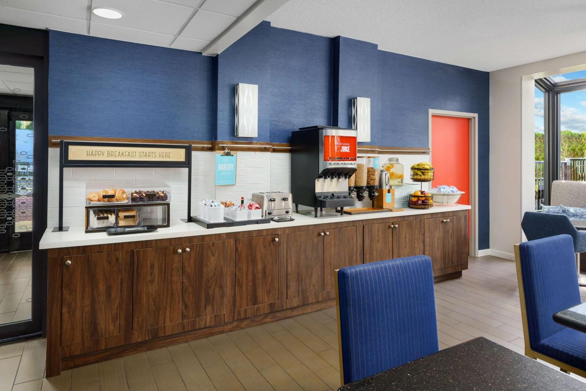 Hampton Inn Ft. Lauderdale-Cypress Creek Форт-Лодердейл Экстерьер фото