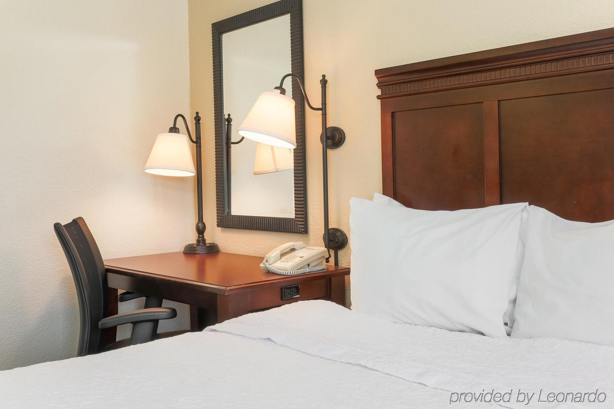 Hampton Inn Ft. Lauderdale-Cypress Creek Форт-Лодердейл Экстерьер фото