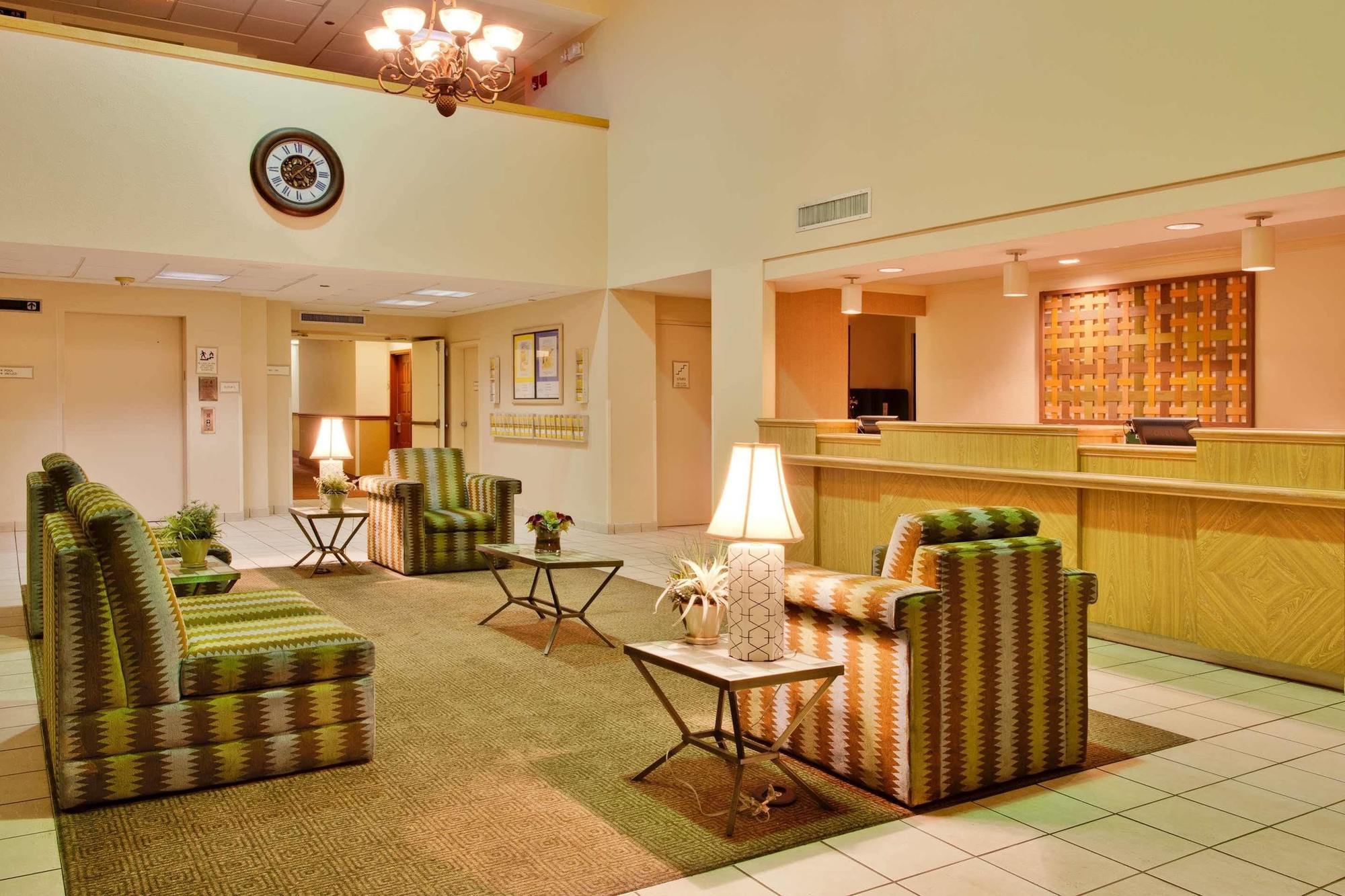 Hampton Inn Ft. Lauderdale-Cypress Creek Форт-Лодердейл Экстерьер фото